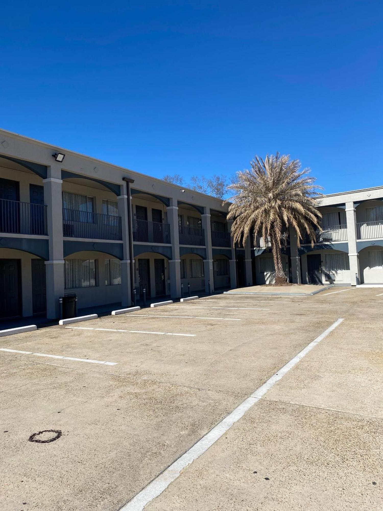 Howard Johnson By Wyndham Historic Lake Charles Luaran gambar
