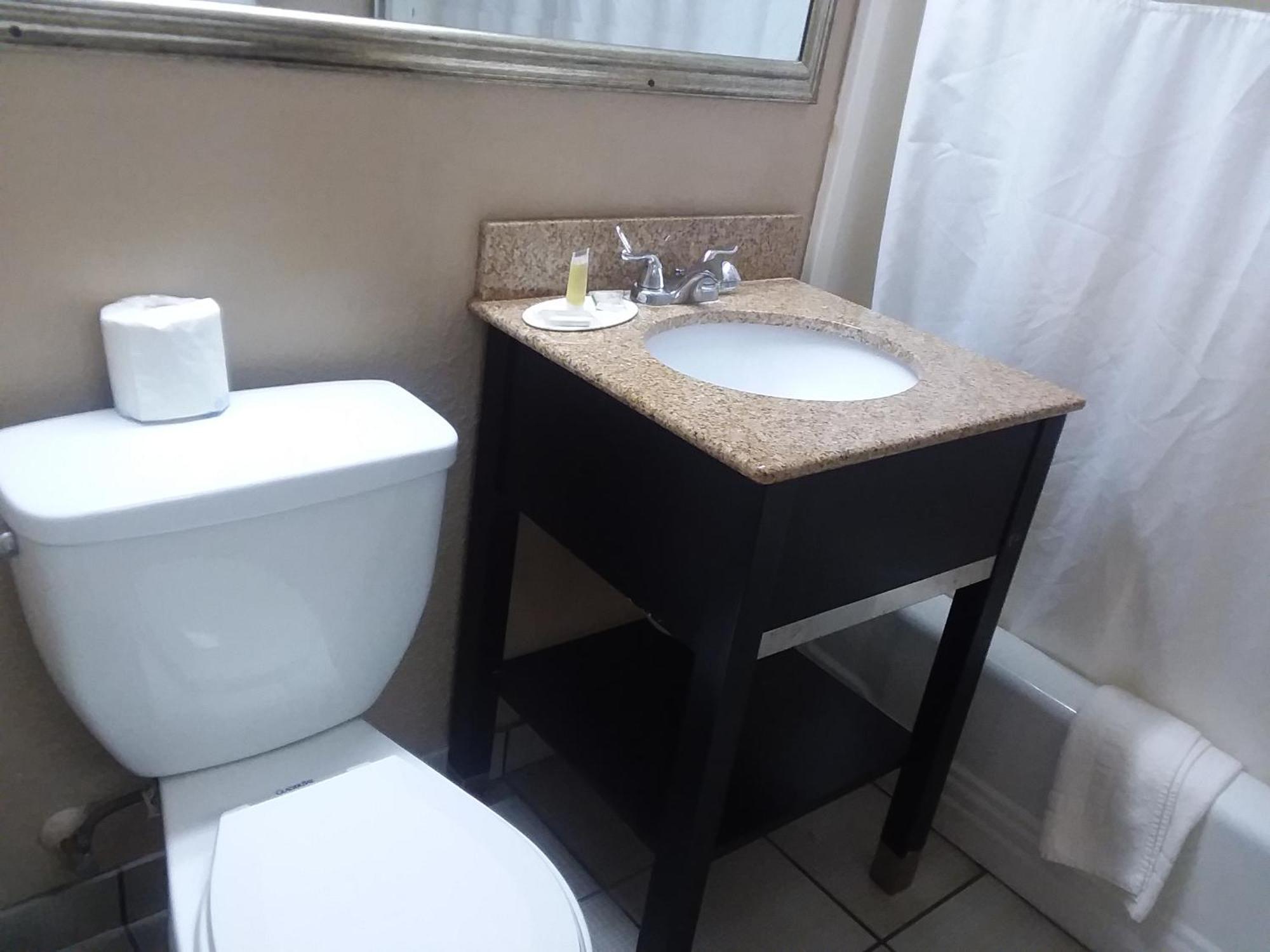 Howard Johnson By Wyndham Historic Lake Charles Luaran gambar